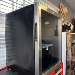 Whirlpool Mni fridge 2.7 cu ft. (Good Condition)