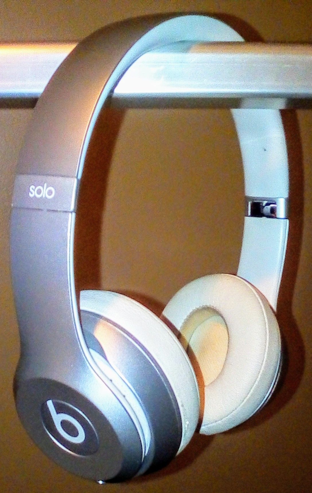 BEATS SOLO WIRELESS HEADPHONES MODEL B0534 for Sale in Shoreline, WA