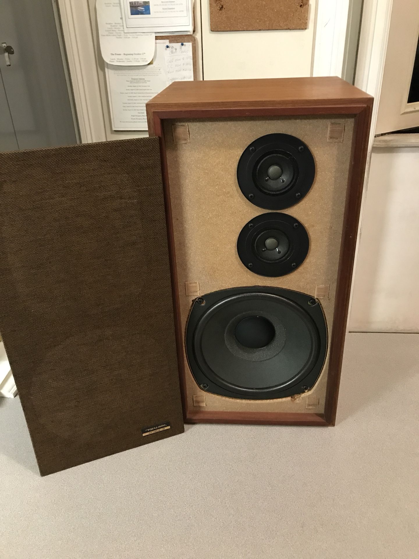 Realistic Optimus 1B vintage high end speaker in incredible condition!