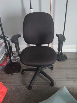 Office chair adjustable good condition