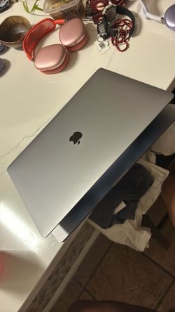 2019 MacBook Pro W Touchbar