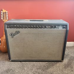 Fender Ultimate Chorus DSP 2x12 Guitar Amp (Powers On, Needs Repair)