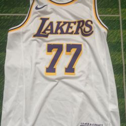 Lakers Doncic Jersey medium 