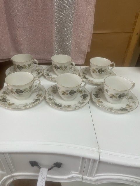 Vintage Set Of Royal Doulton Teacups And Saucer Set Of Six