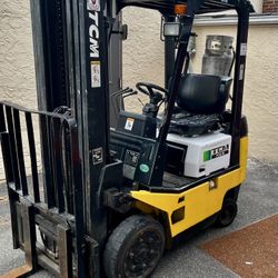 TCM FCG15T8T Forklift 2600lb capacity w/ power fork adjustment