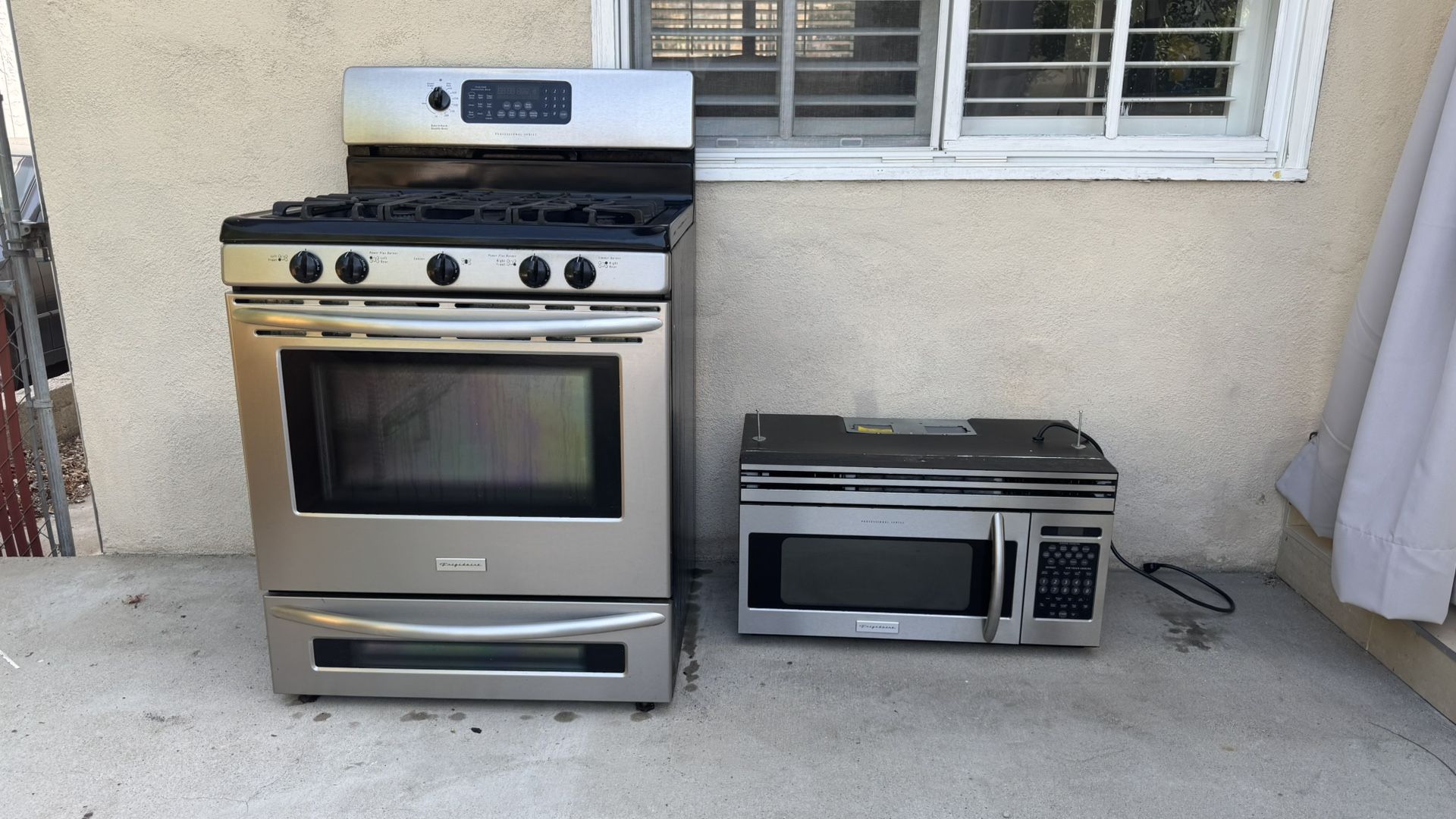 Frigidaire Professional Series Range And Microwave