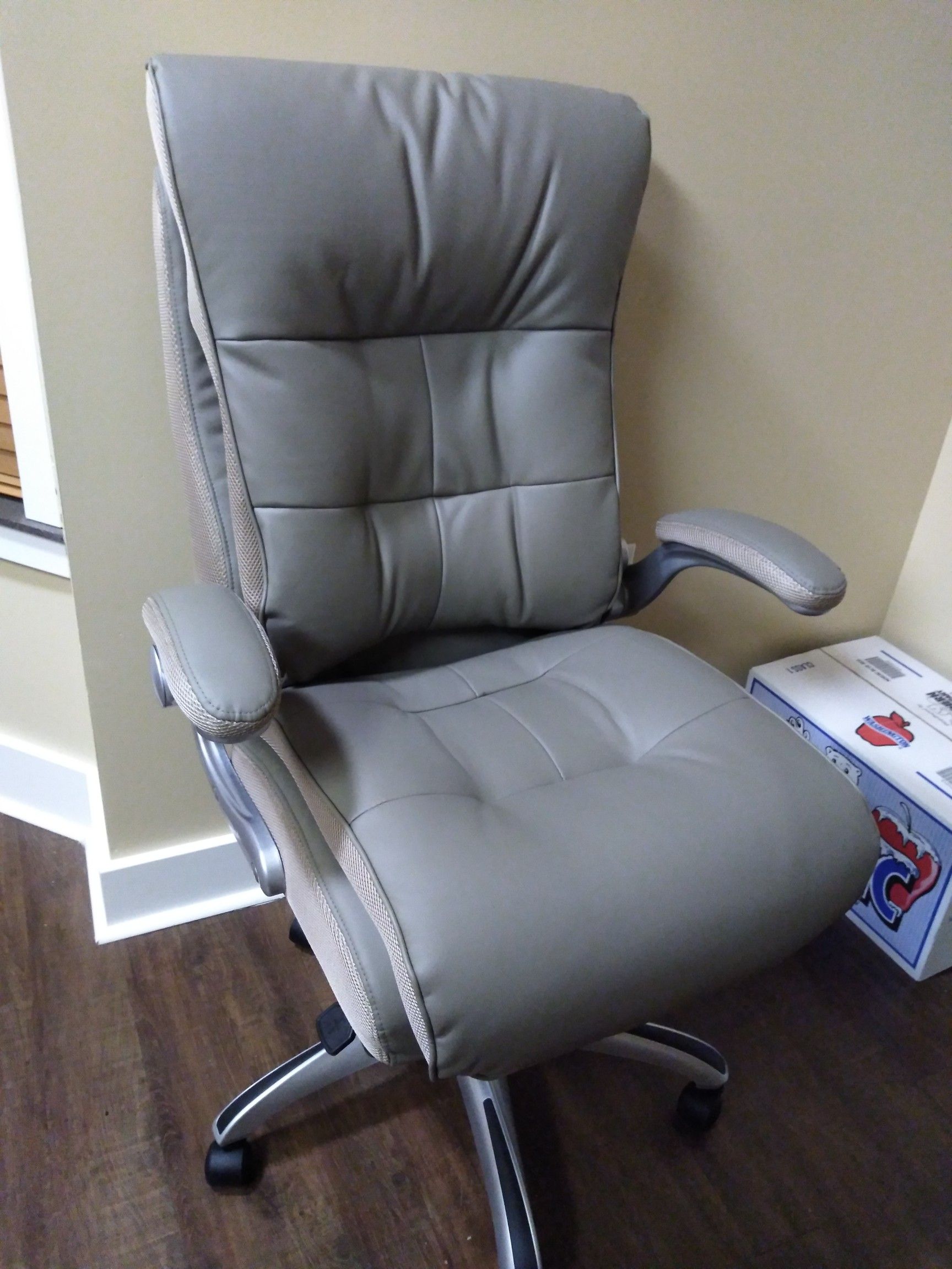 Realspace Ampresso Bonded Leather Big Tall High Back Chair Taupe Silver for Sale in College Place WA OfferUp