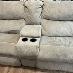 Coach With All Recliners Working