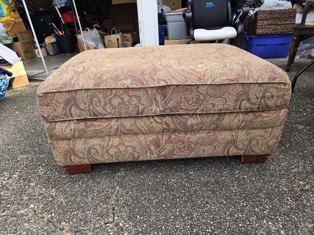 Bassett Storage Ottoman
