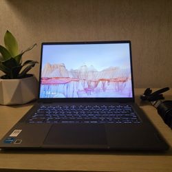 Lenovo Chromebook Plus 8gb ram/128gb storage