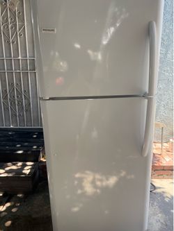 Frigidaire refrigerator