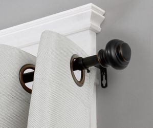 New Curtain Rod for Windows 28 to 48 Inches Adjustable Decorative 3/4 Inch Diameter New In Box