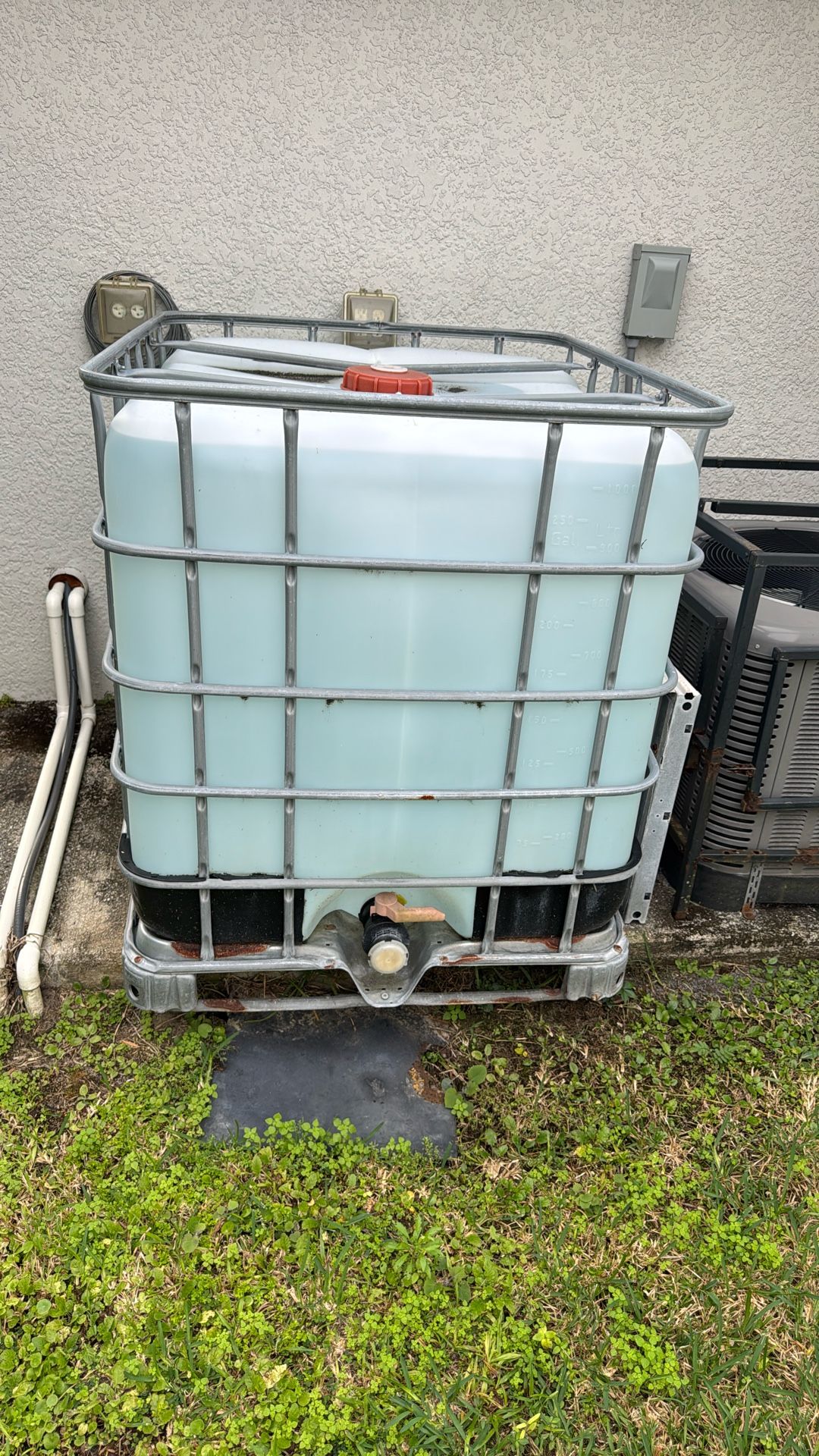 Water Tank 300 Gallons