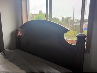 Bedroom Set w/ 2 Nightstands