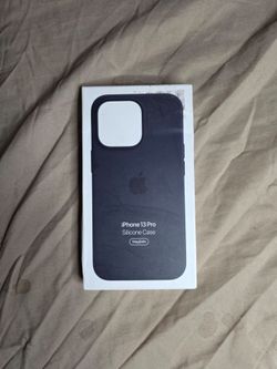 Apple iPhone 13 Pro Silicone Case Midnight Color