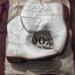 Mikoleon Dirt kickers size 3