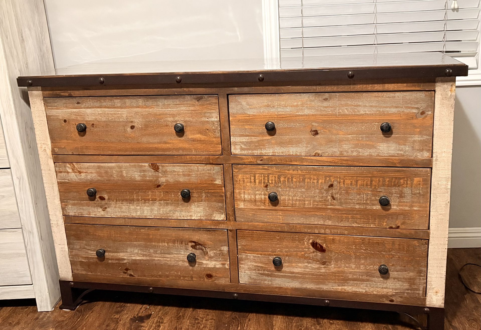 Pine Wood 6 drawer antique dresser NEED IT GONE MAKE OFFERS!