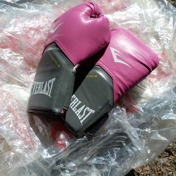 EVERLAST BOXING GLOVES 