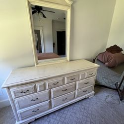 Dresser W/ Mirror