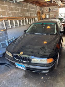 E39 BMW 540 WHOLE OR PARTS BLK/BLK