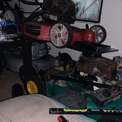 3 Lawn Mowers For Parts Or To Rebuild.. Need Gone Asap 
