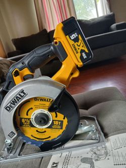20v Dewalt circular saw And battery 5ah