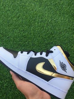 Jordan 1 Mid White, Black Gold