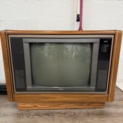 Vintage RCA Wood Console TV – Works – Retro 80s/90s Style