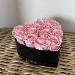 Venus et Fleur Small Heart Eternity Roses – Pink 