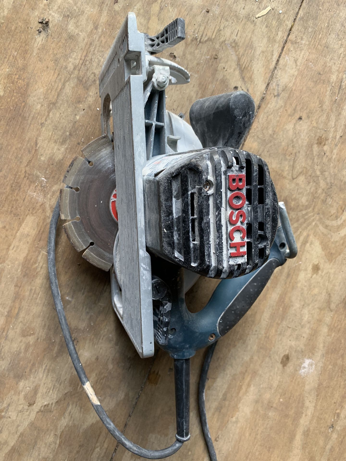 Bosch Saw 15 Amps Circular Saw With Blade