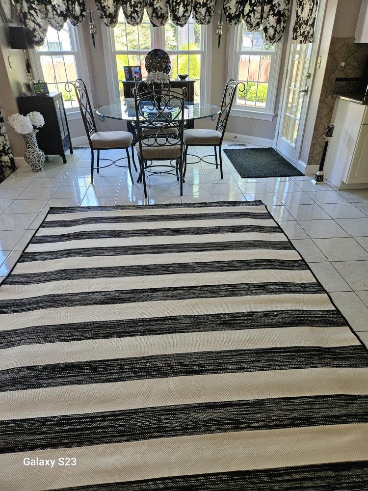 Black + White Stripe Indoor/Outdoor Rug -7ft X 10Ft