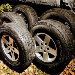 Pre Owned Set Of 5lug 17" Tires With Jeep Rim. 255/75/R17