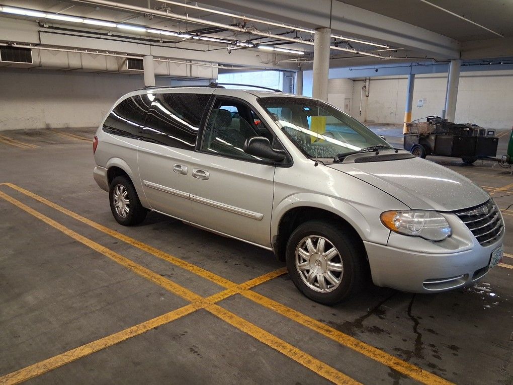 2006 Chrysler Town & Country