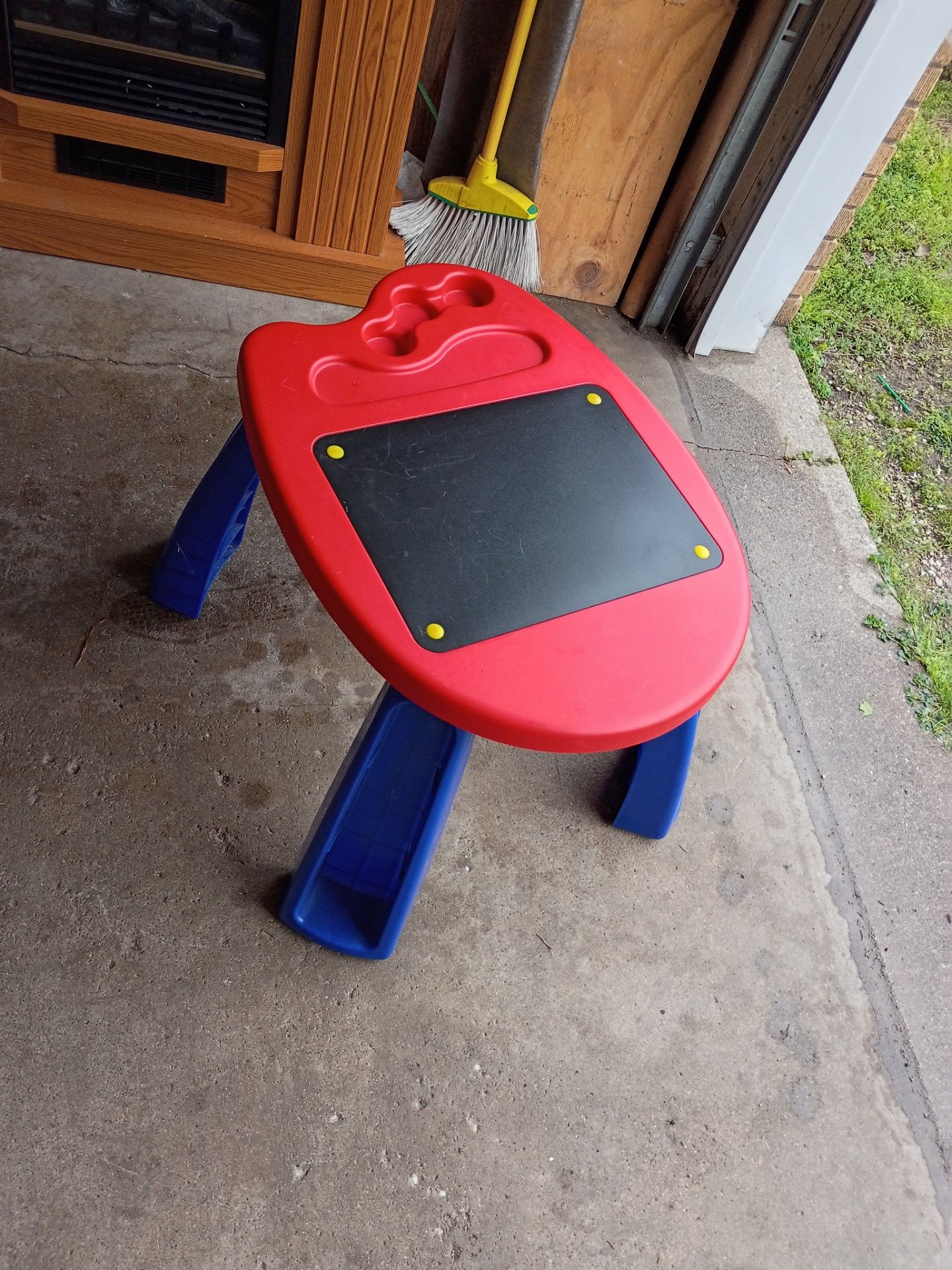 Toddler desk