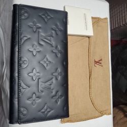 Louis Vuitton Women's Envelope Wallet In Great Condition Used Maybe Once Or Twice 