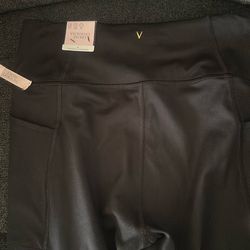 New women’s capri leggings Victoria Secret. Pick up. Read Description