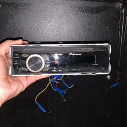 Pioneer DEH-1300MP.