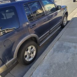 2004 Ford Explorer