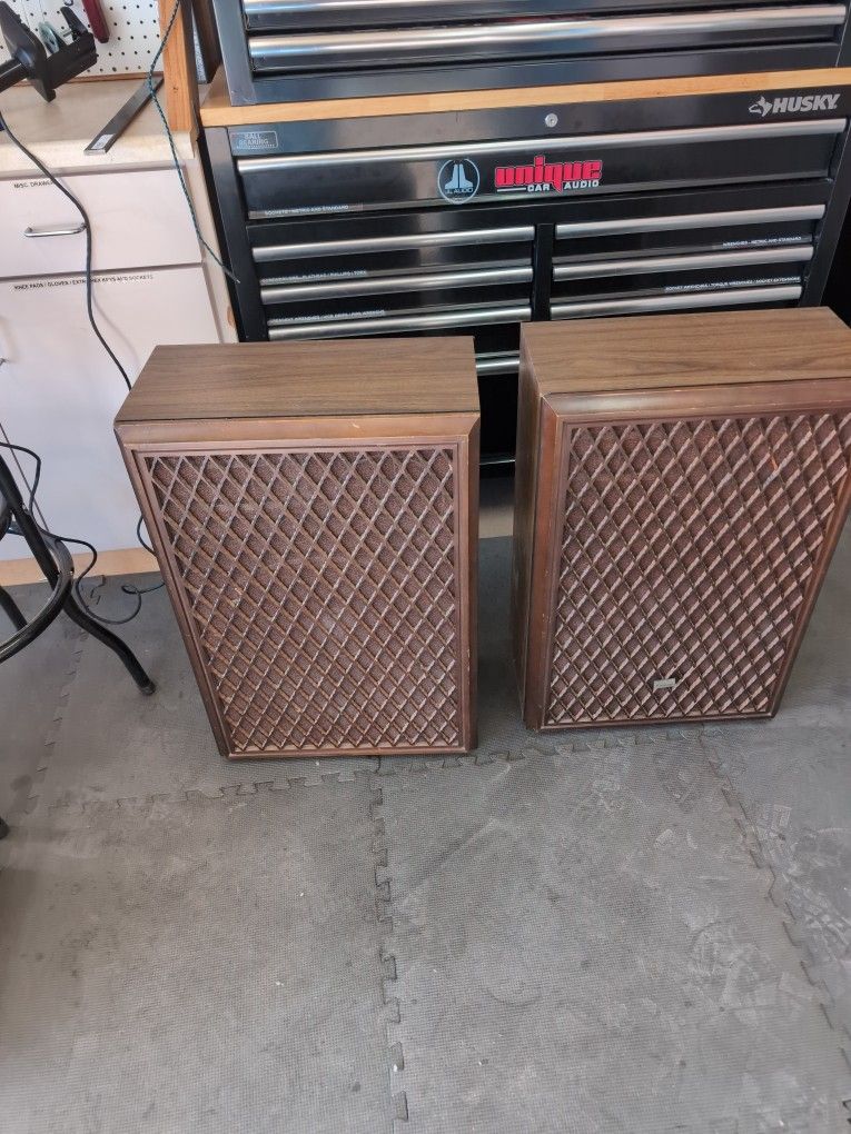 Vintage Sansui SP-8900 6 Speaker System With 17" Woofers. Like New.