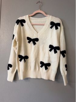 Women’s adorable sweater with bow accents