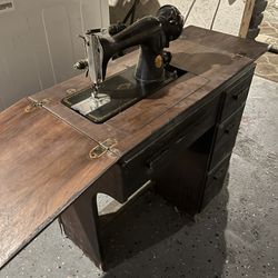 1948 Singer Sewing Machine With Desk And Original Tools And Gear 