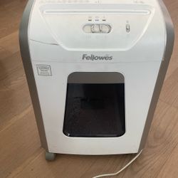 Fellowes Paper , Card, Paper Clip  Shredder.