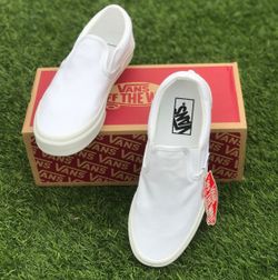 White Slip On Vans *NEW*
