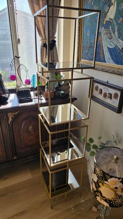 Mirrored shelves