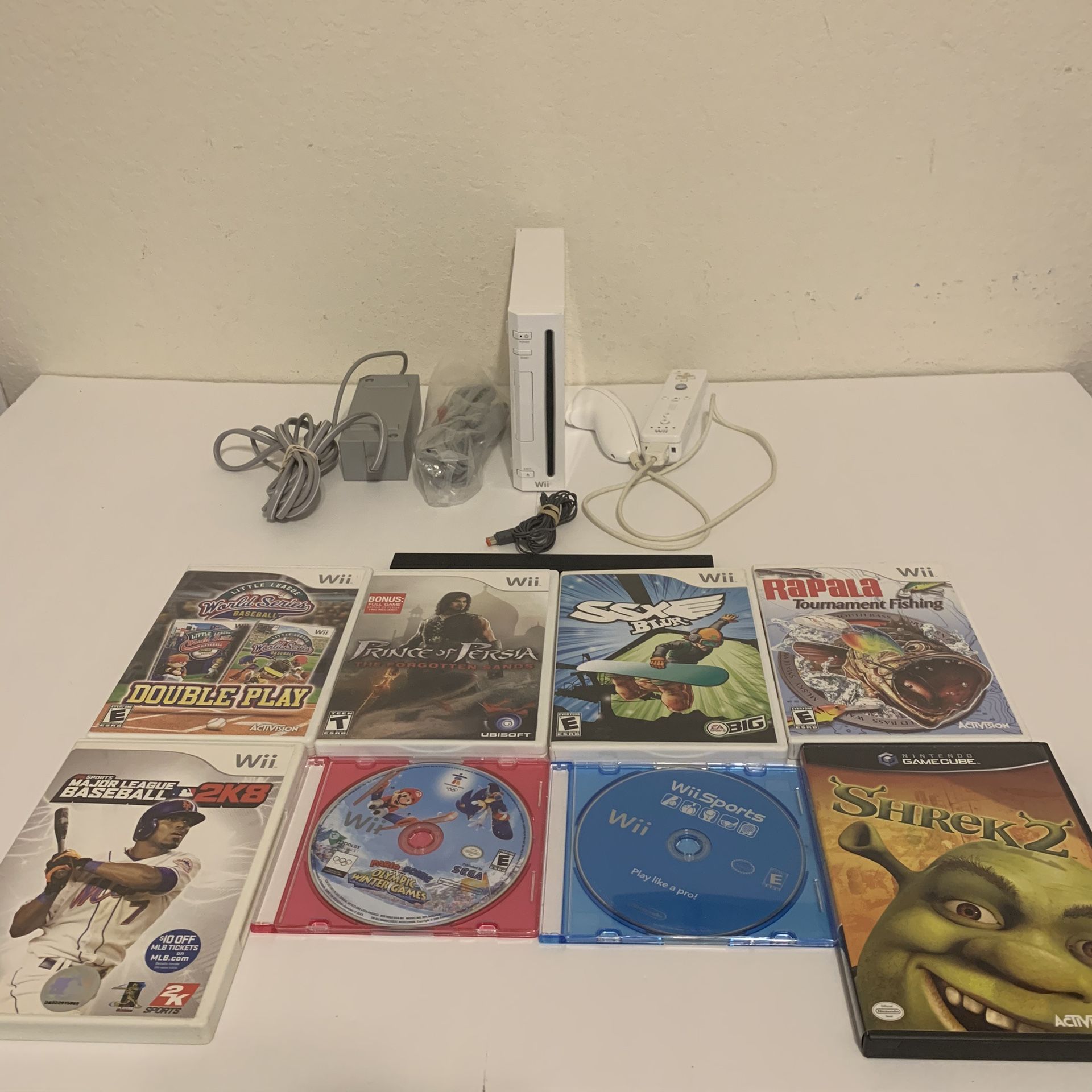 Nintendo Wii Console Bundle Lot RVL-001 with 8 GAMES - Wii Sports Super Mario