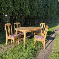 Pine Dining table & 4 Chairs