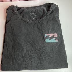 🌺 Billabong Women’s Large Tee – Like New (Faded Black/Grey)
