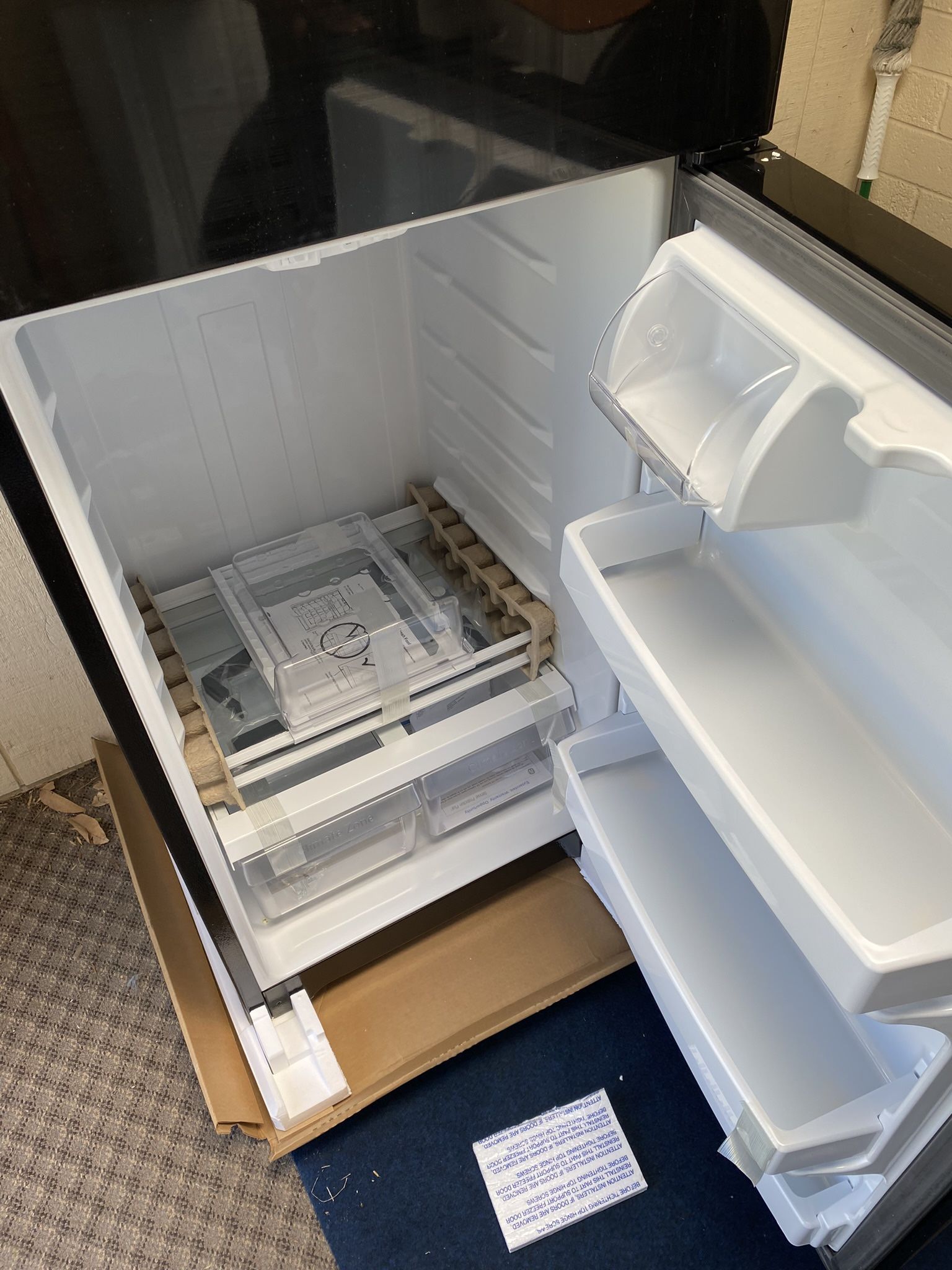 TOP-FREEZER REFRIGERATOR (GE)