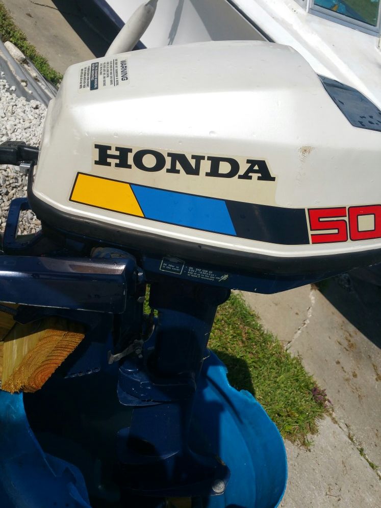 Honda outboard boat motor 5hp four cycle