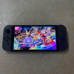 NINTENDO SWITCH OLED + 100 SWITCH GAMES and 7000 Classic Games